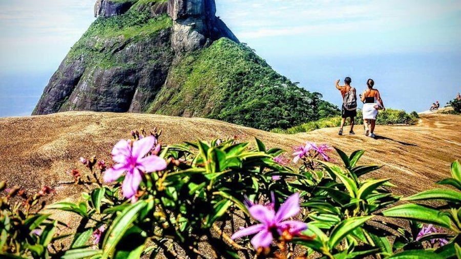 GAvea Rock seen from thhttps://media-cdn.tripadvisor.com/media/attractions-splice-spp-720x480/07/7c/fb/6f.jpge summit