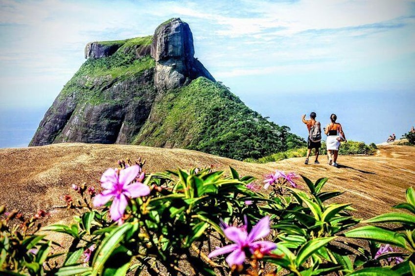 GAvea Rock seen from thhttps://media-cdn.tripadvisor.com/media/attractions-splice-spp-720x480/07/7c/fb/6f.jpge summit