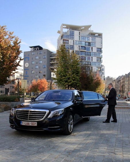 Private Sedan: Brussel Midi Train Sation