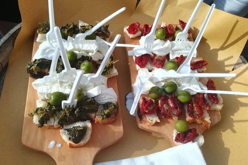Naples Street Food Tour with Foodie Guide around Historical Center
