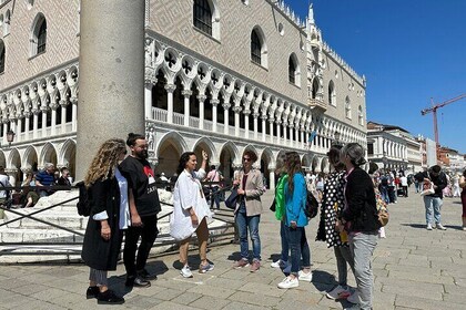 Skip-the-line Doge's Palace & St Mark's Square with wine tasting