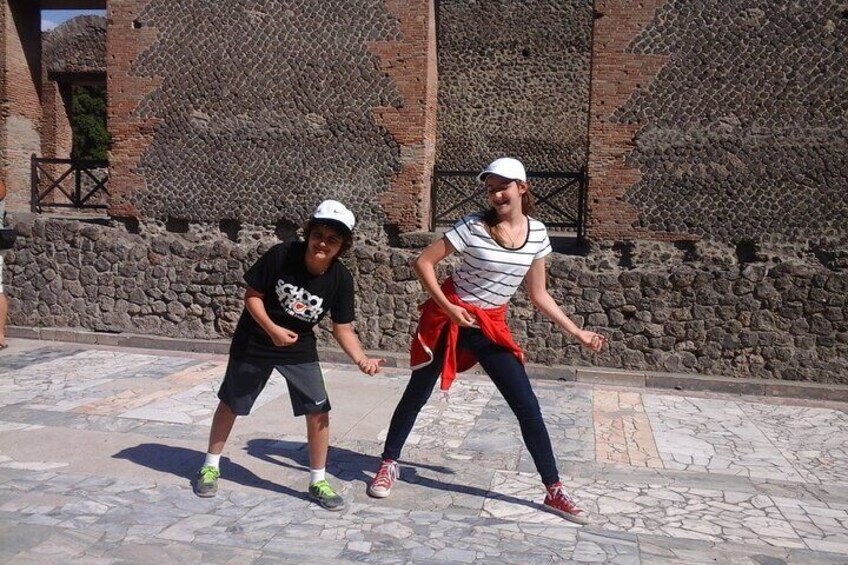 Skip the Line Pompeii Tour For Kids and Families w Special Guide