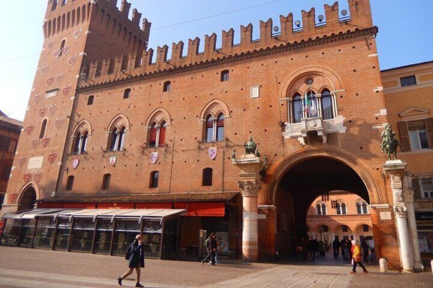 Ferrara Highlights Kids Tour with a Local Guide