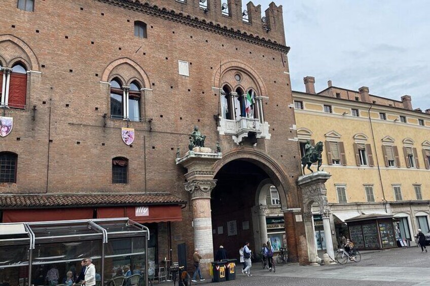 Ferrara Highlights Kids Tour with a Local Guide