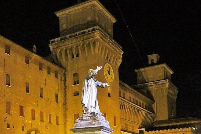 Ferrara Highlights Private Tour by Night