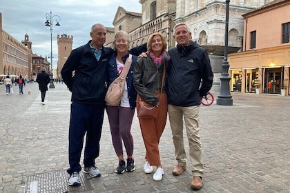 Tour privado por lo más destacado de Ferrara por la noche