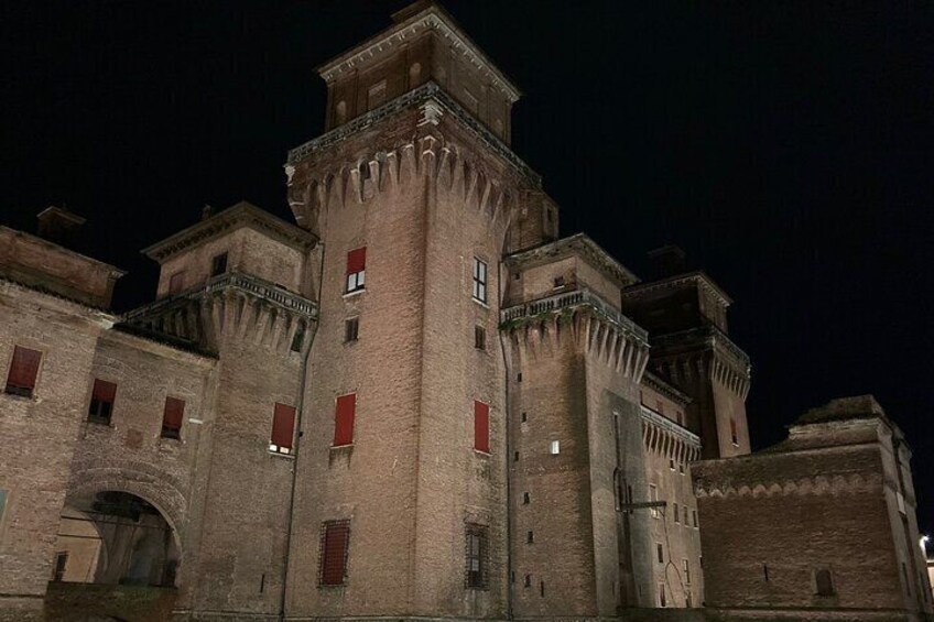 Ferrara Highlights Private Tour by Night