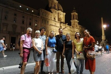 Recorrido a pie nocturno por Roma que incluye la Piazza Navona, el Panteón ...