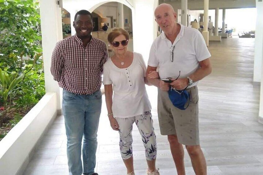 These guests enjoyed a great day out with Travel Sam as they ventured the National Parks (Nelson's Dockyard, Shirley Heights and the Interpretation center) with many other beautiful sites, Antigua.