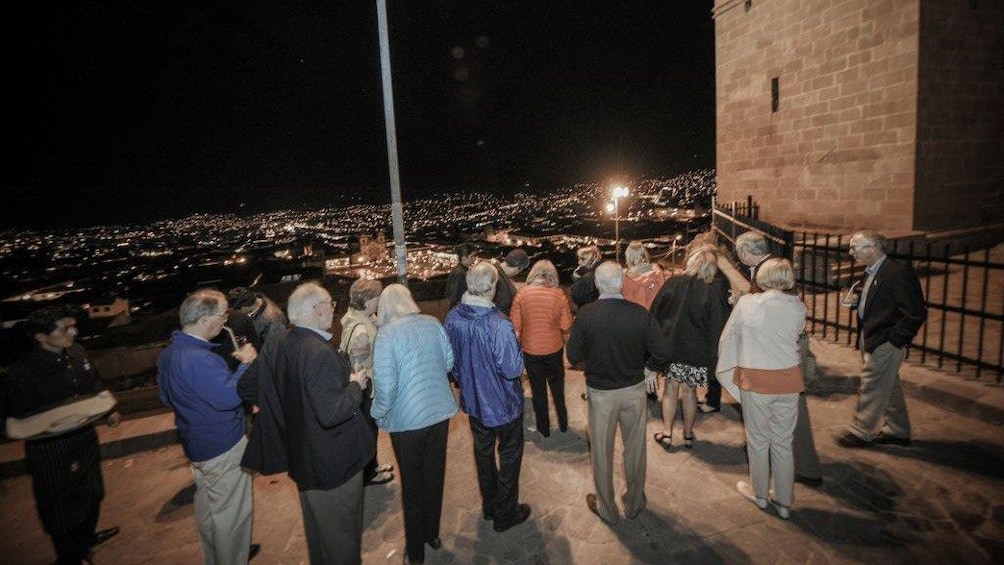 Cargar foto 3 de 6. Gathering at night in the city of Lima
