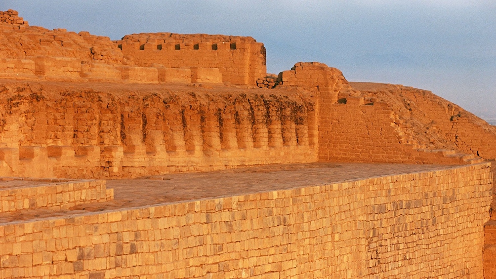 Cargar foto 5 de 7. Sun basking the Pachacamac ruins in Lima