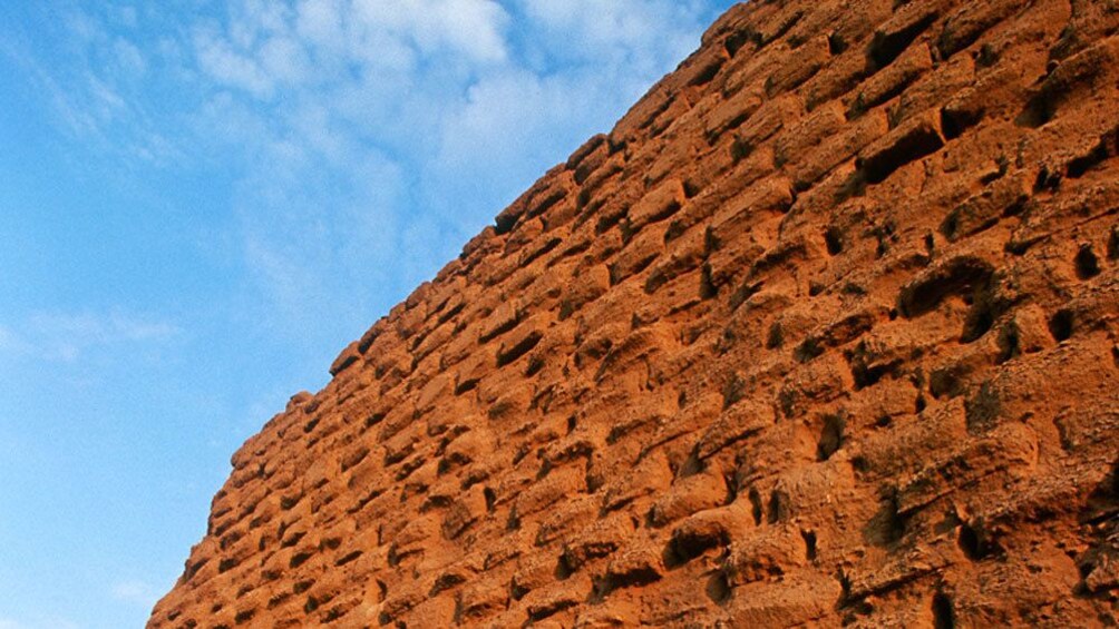 Cargar foto 2 de 7. Tall walls at the Pachacamac ruins in Lima
