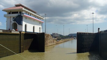 Panama Canal Tour & Shopping Excursion