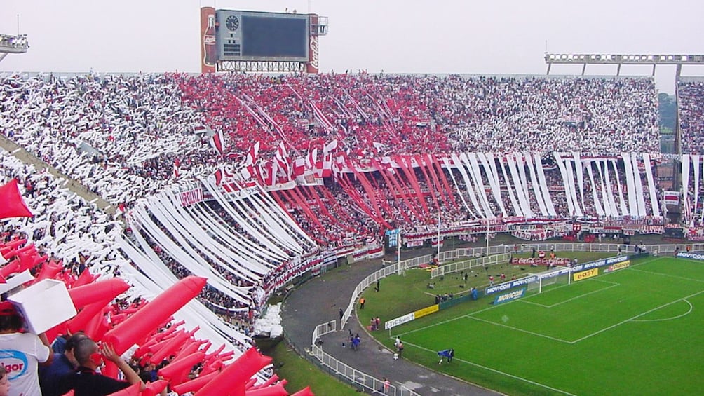 ボカ ジュニアーズとリーベル プレートのサッカー スタジアムの裏側見学ツアー