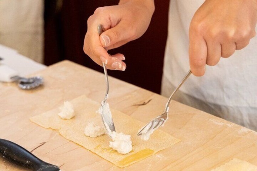 3 in 1 Cooking Class near Navona: Fettuccine, Ravioli & Tiramisu