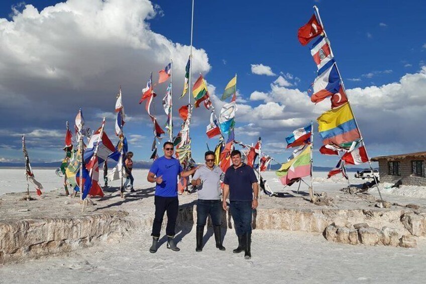 Private Day Trip from La Paz to Uyuni Salt Flats by Air.