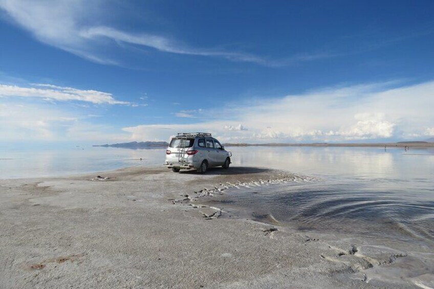 Luxury Uyuni Salt Flats 3D 2N Tour From La Paz by Air