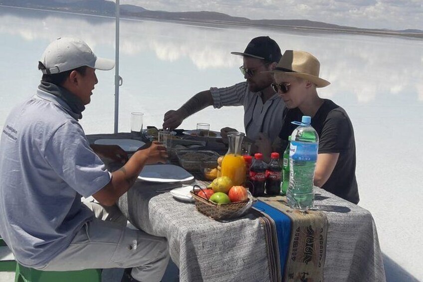 Luxury Uyuni Salt Flats 3D 2N Tour From La Paz by Air