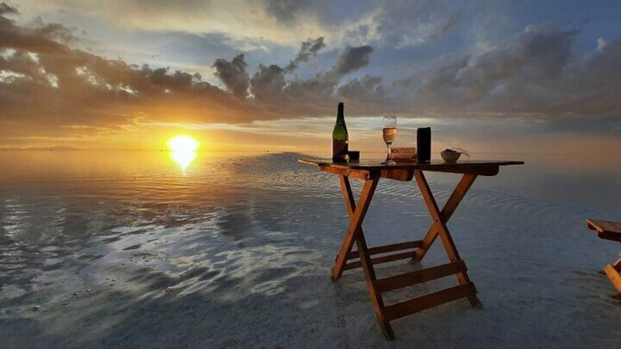 Luxury Uyuni Salt Flats 3D 2N Tour From La Paz by Air