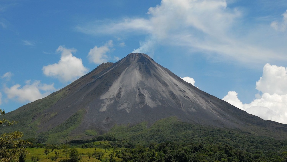 Charger l’élément 5 sur 7. Arenal Volcano in Costa Rica