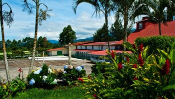 Poas Volcano, Doka Coffee Estate & Sarchi Arts & Crafts Market Tour