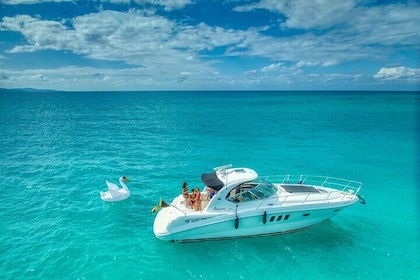 Private Yachttour durch Montego Bay mit offener Bar und Mittagessen