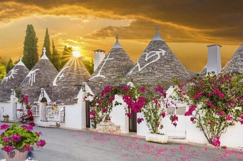 From Bari: Discover Alberobello and Polignano a Mare 