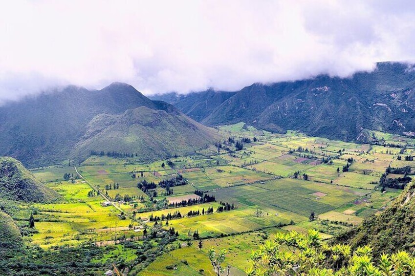 Pululahua Crater