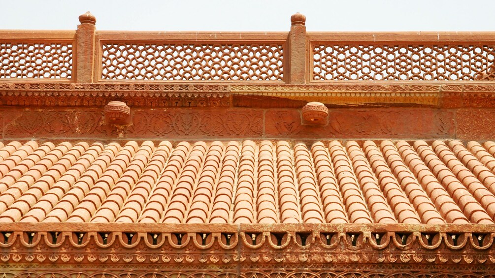 The roof and ornate details of Fatehpur Sikri