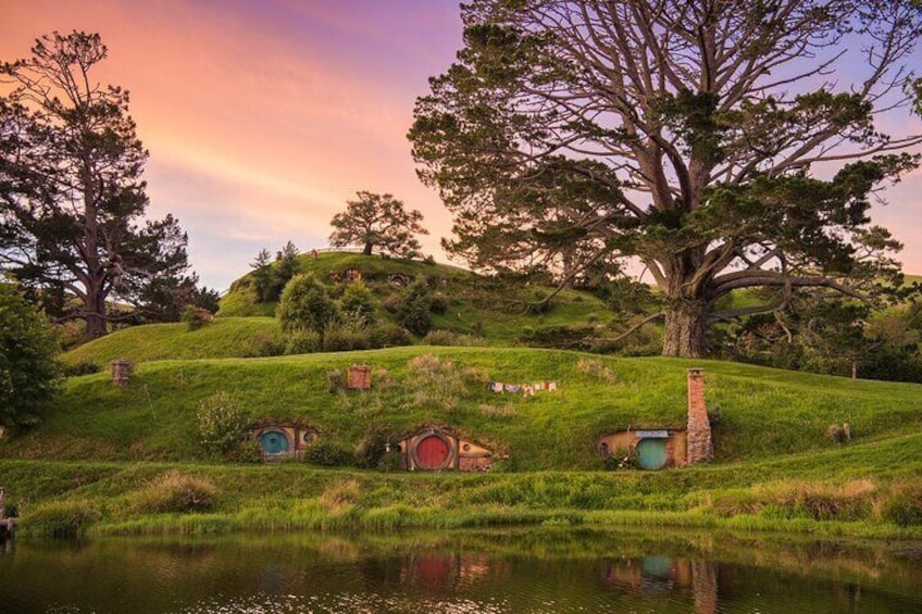 Hobbiton Movie Set Tour & Rotorua Living Māori Village Experience