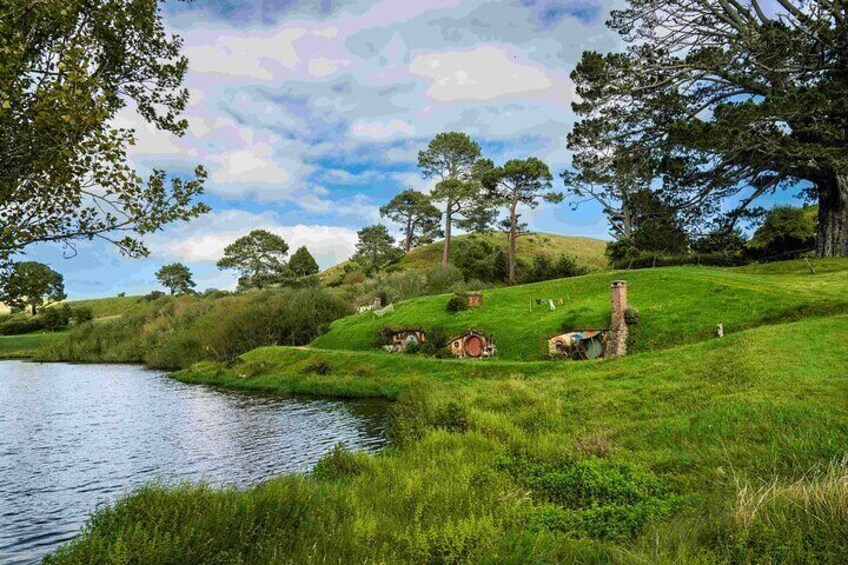 Hobbiton Movie Set Small Group Tour incl. BBQ Buffet Lunch