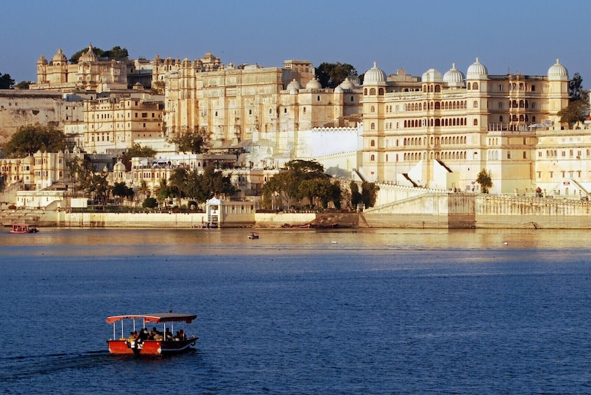 Lake Pichola Sunset Boat Experience from Udaipur