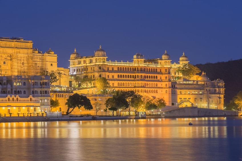 Lake Pichola Sunset Boat Experience from Udaipur