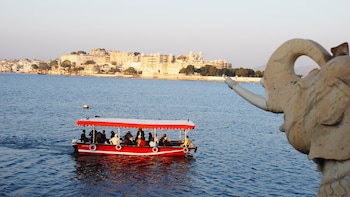 Lake Pichola Sunset Boat Experience from Udaipur