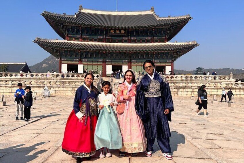 Seoul Cultural Tour - Kimchi Making, Gyeongbok palace with Hanbok