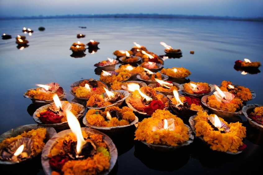 Ceremony at the Ghats of River Ganges with Private transfers