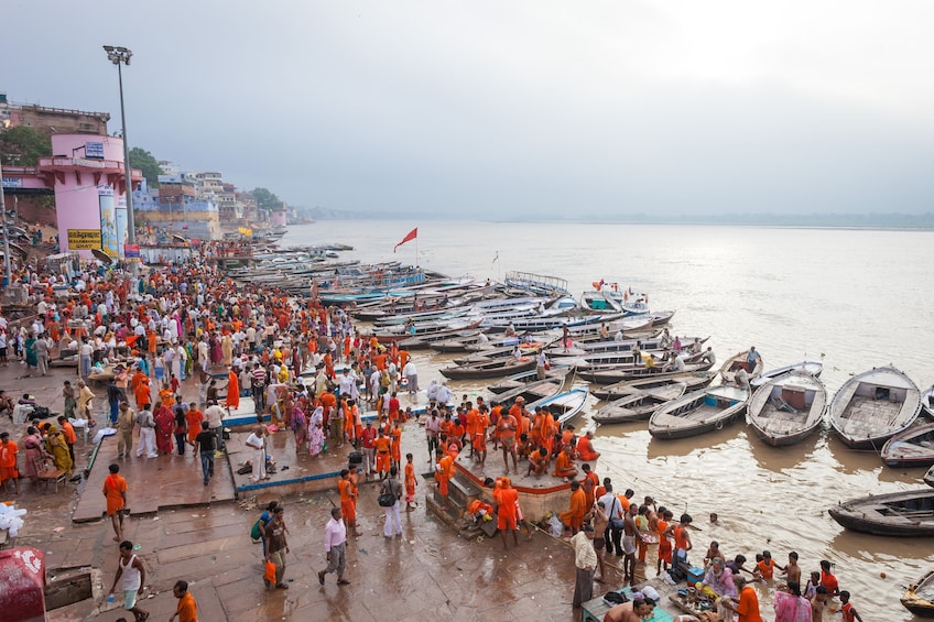 Ceremony at the Ghats of River Ganges with Private transfers