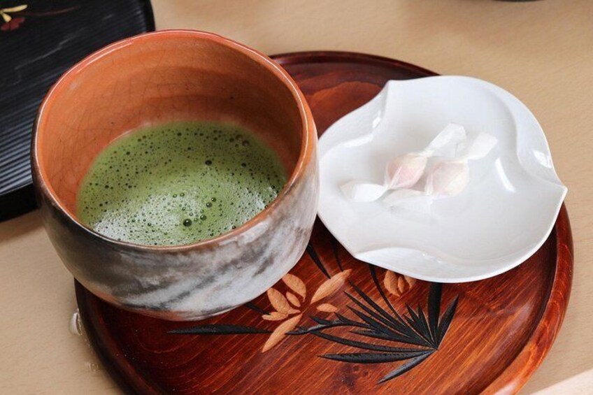 Enjoy Homemade Sushi or Obanzai Cuisine and Matcha in a Kyoto Home with a Native