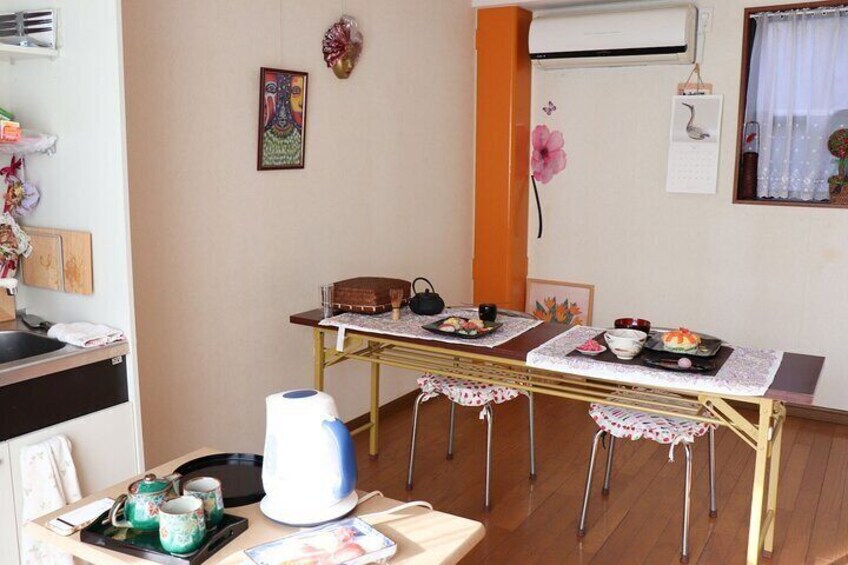 Enjoy Homemade Sushi or Obanzai Cuisine and Matcha in a Kyoto Home with a Native