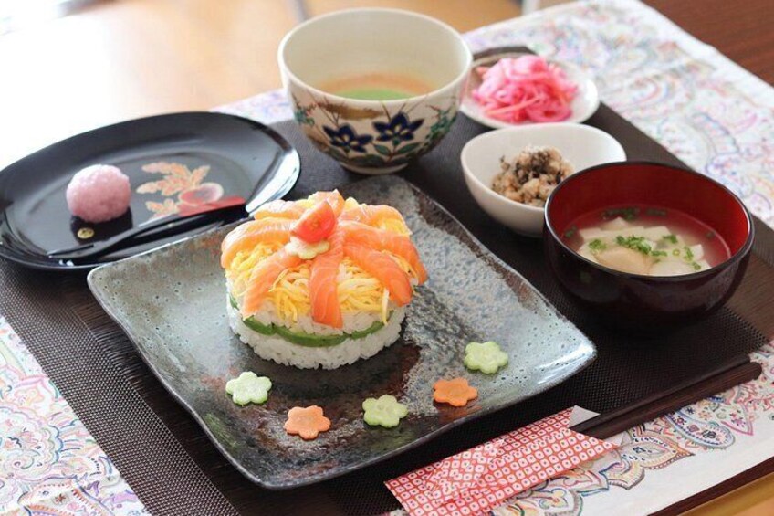 Sushi or Obanzai Cooking and Matcha with a Kyoto Native in her Home