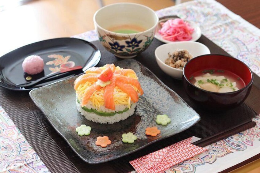 Sushi or Obanzai Cooking and Matcha with a Kyoto Native in her Home