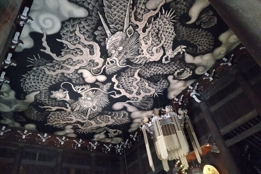  Iconic art featuring dragons on the ceiling at Kenninji