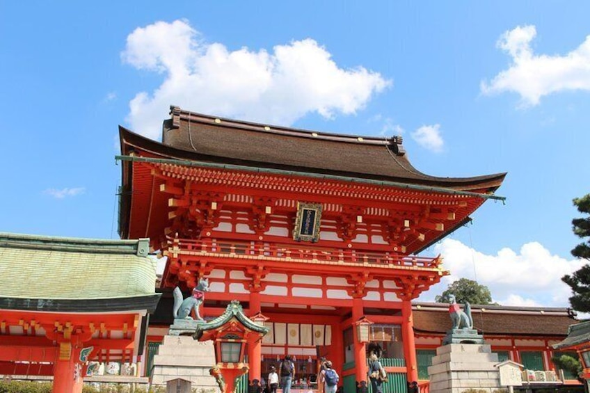 Private Fushimi Inari sightseeing and Nishiki Food Tour