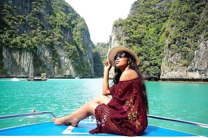 Phi Phi Island by Premium Speedboat including Buffet Lunch & National Park Fees