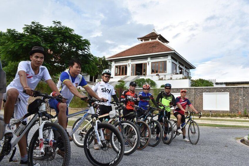 Private Tour: Full-day Cycling The City Streets Vientiane with Buddha Park