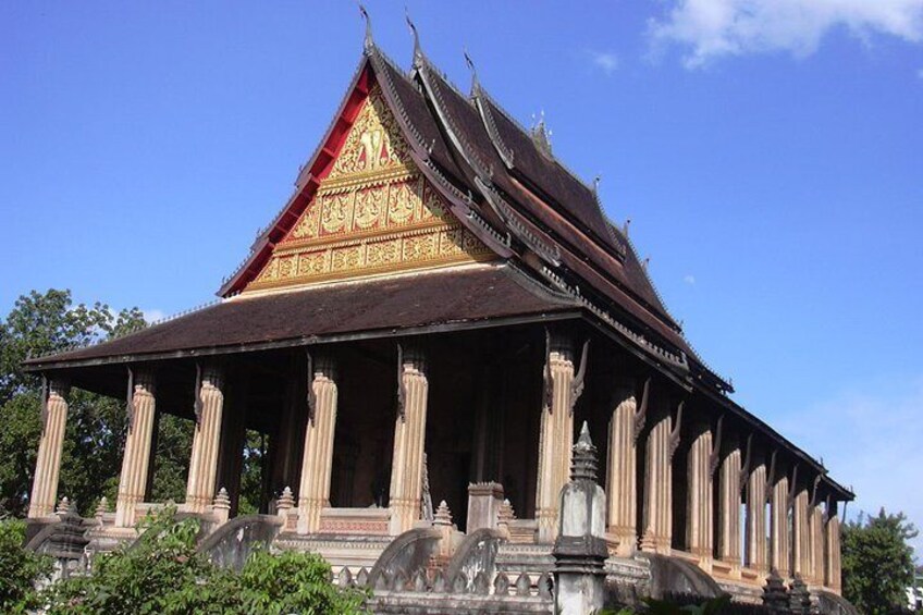 Private Tour: Full-day Cycling The City Streets Vientiane with Buddha Park
