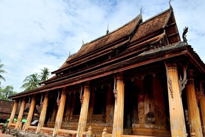 Private Tour: Full-day Cycling The City Streets Vientiane with Buddha Park