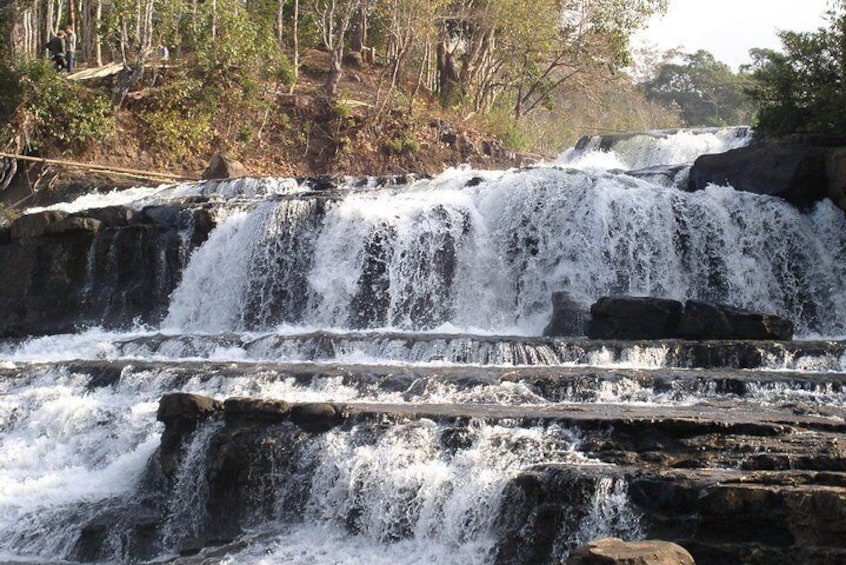 Private Tour Full-day Morning Market, Villages and Scenic Kuang Si Waterfall