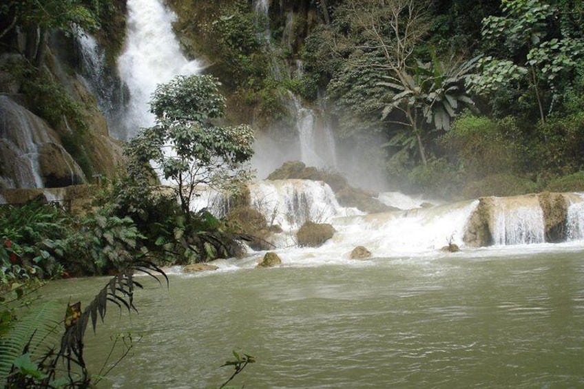 Private Tour Full-day Morning Market, Villages and Scenic Kuang Si Waterfall