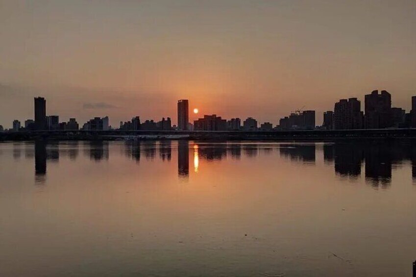 Puesta de sol en el río Tamsui
